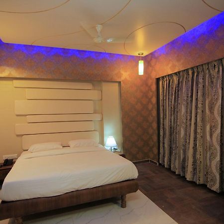 Hotel Sai Dharam Palace Shirdi Bagian luar foto