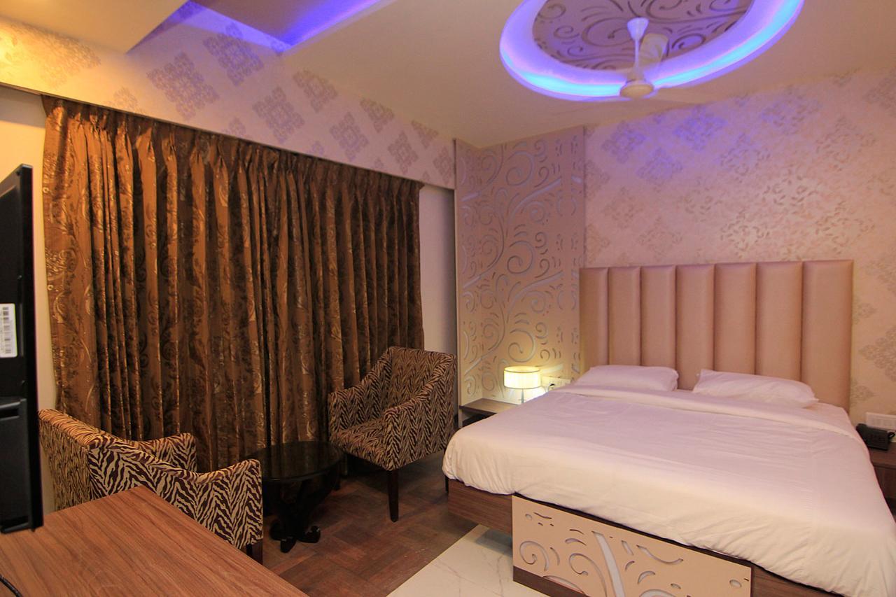Hotel Sai Dharam Palace Shirdi Bagian luar foto