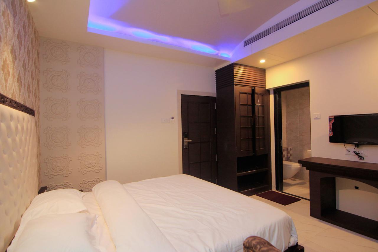 Hotel Sai Dharam Palace Shirdi Bagian luar foto