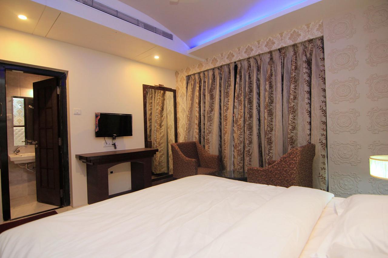 Hotel Sai Dharam Palace Shirdi Bagian luar foto