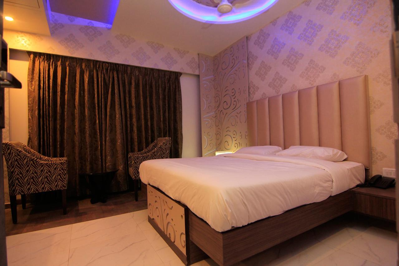 Hotel Sai Dharam Palace Shirdi Bagian luar foto
