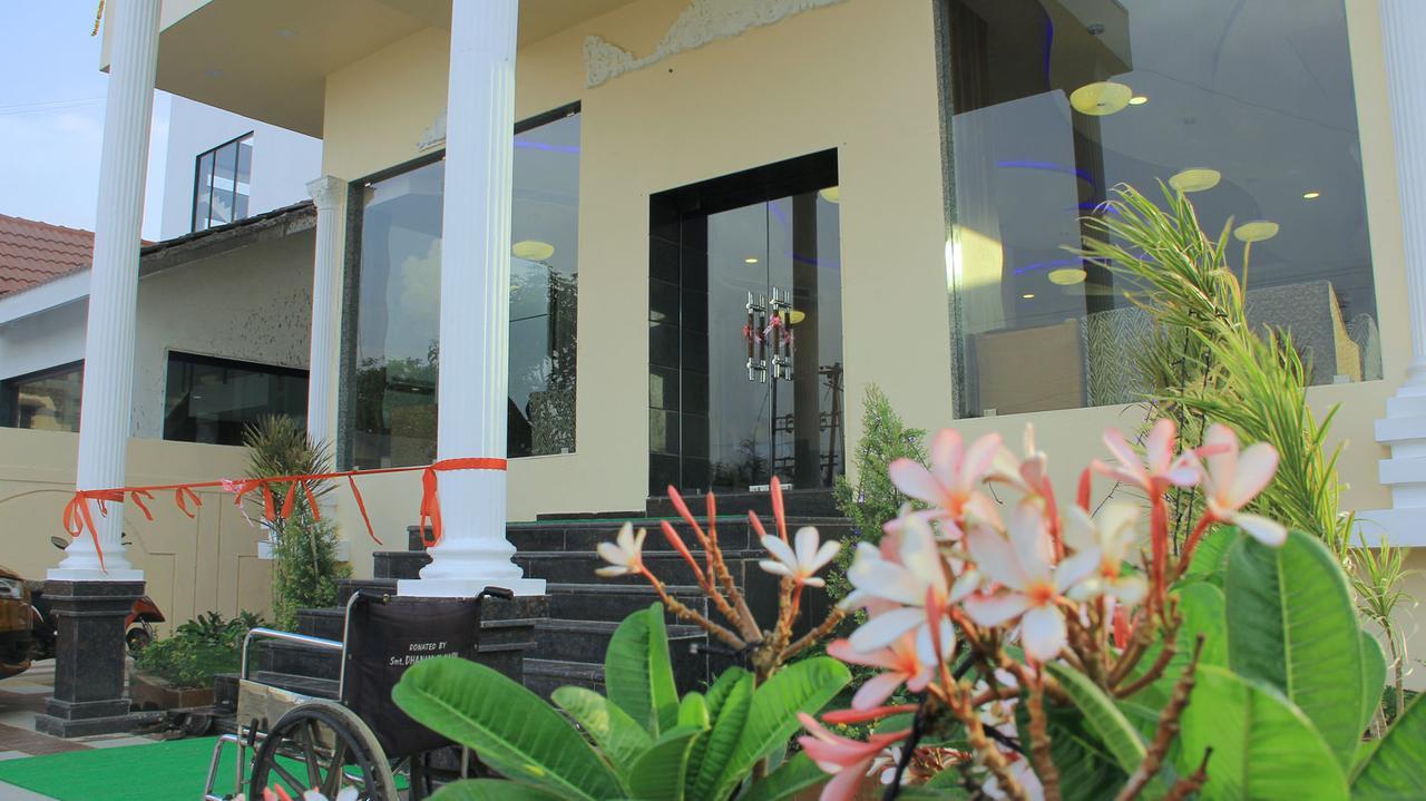 Hotel Sai Dharam Palace Shirdi Bagian luar foto