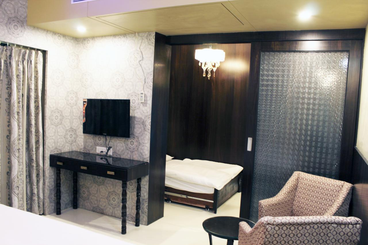 Hotel Sai Dharam Palace Shirdi Bagian luar foto