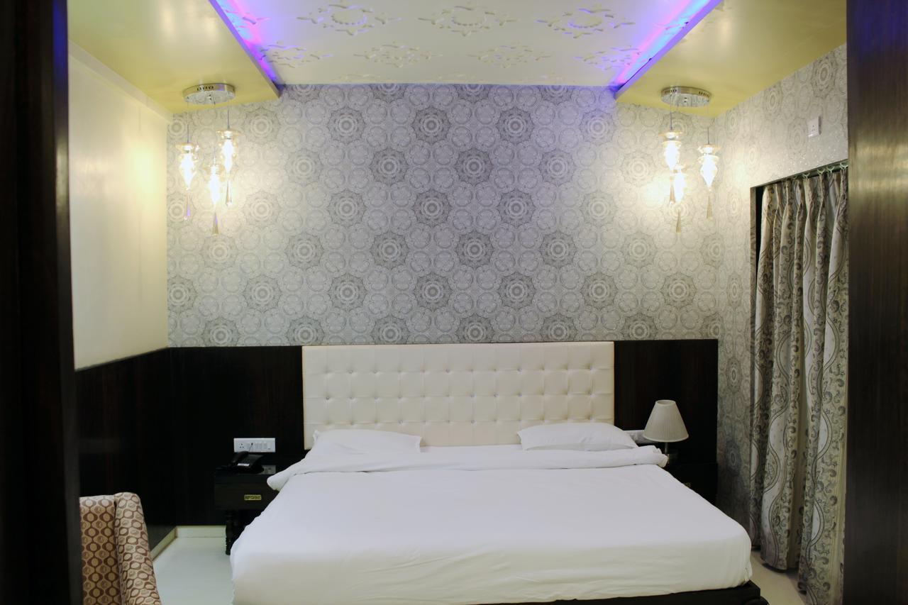 Hotel Sai Dharam Palace Shirdi Bagian luar foto