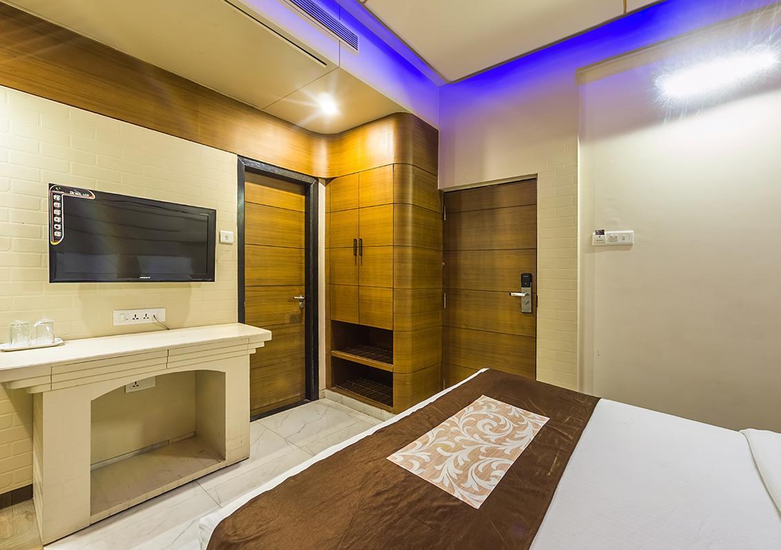 Hotel Sai Dharam Palace Shirdi Bagian luar foto