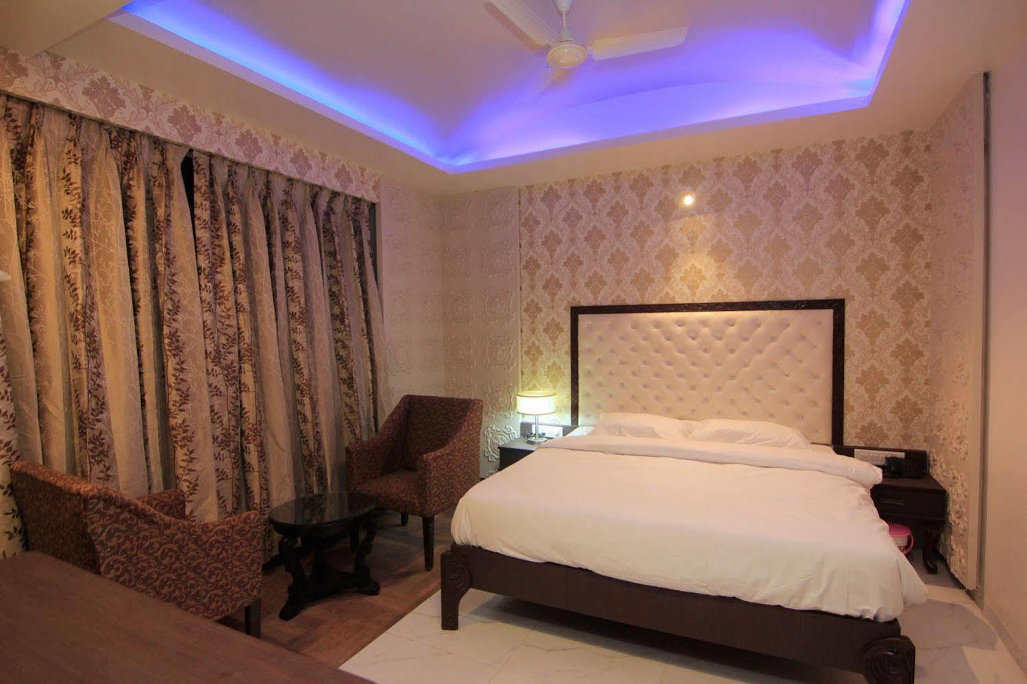 Hotel Sai Dharam Palace Shirdi Bagian luar foto